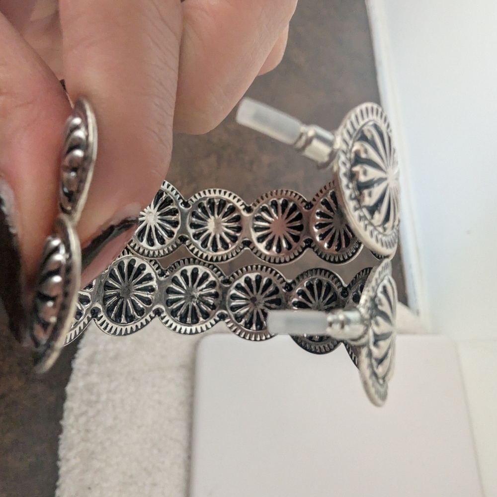 Silver faux Vintage Western Hoop Earrings - Picture 5 of 7